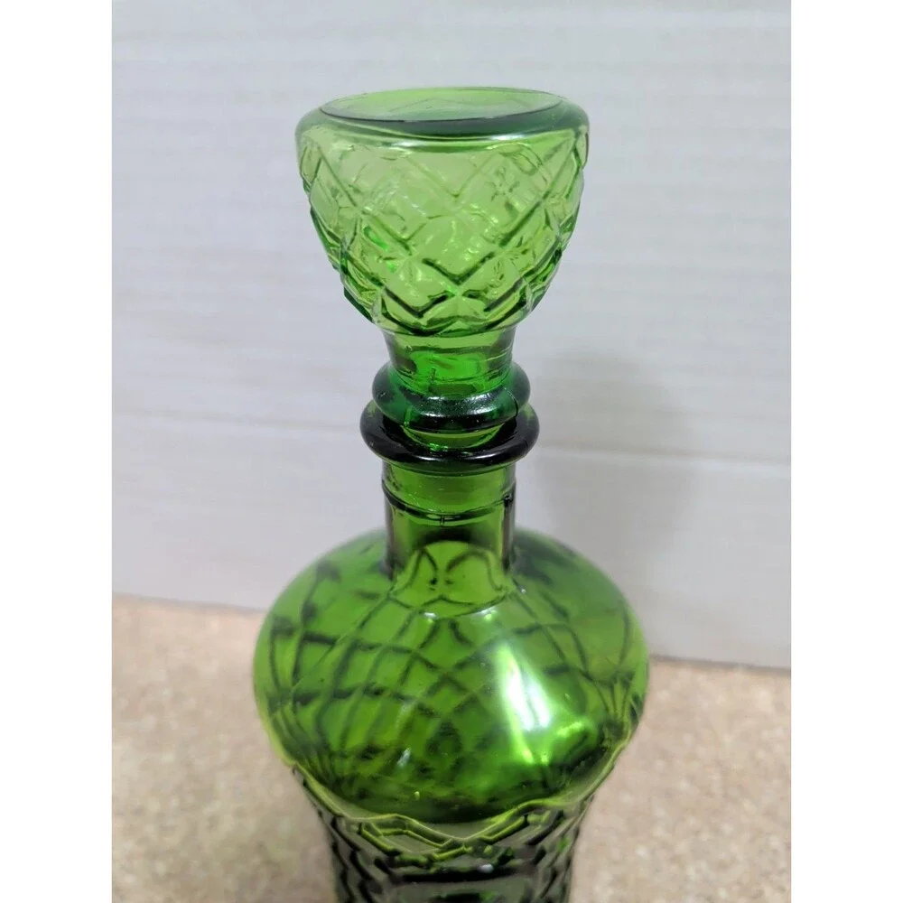 Vintage Green Glass Decanter Diamond Pattern Made in Taiwan 9